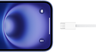 Zapojování kabelu USB‑C do ultramarínového iPhonu 16