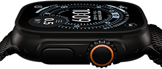 Apple Watch Ultra 3, pohled z boku, pouzdro z černého titanu, kompas na ciferníku Orientační běh, boční tlačítko, korunka Digital Crown