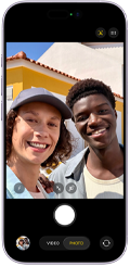 iPhone 17, pohled zepředu, funkce Centrování záběru pro fotky